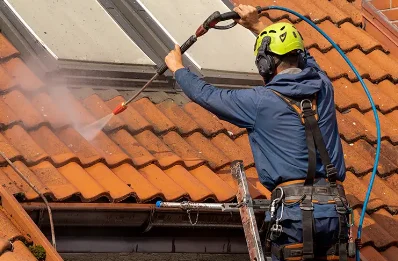 Démoussage et hydrofuge de toiture à Bouziès